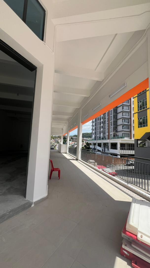 Wisma YHE end lot frontage